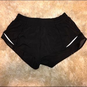Lulu Lemon Hotty Hot short II 2.5 black